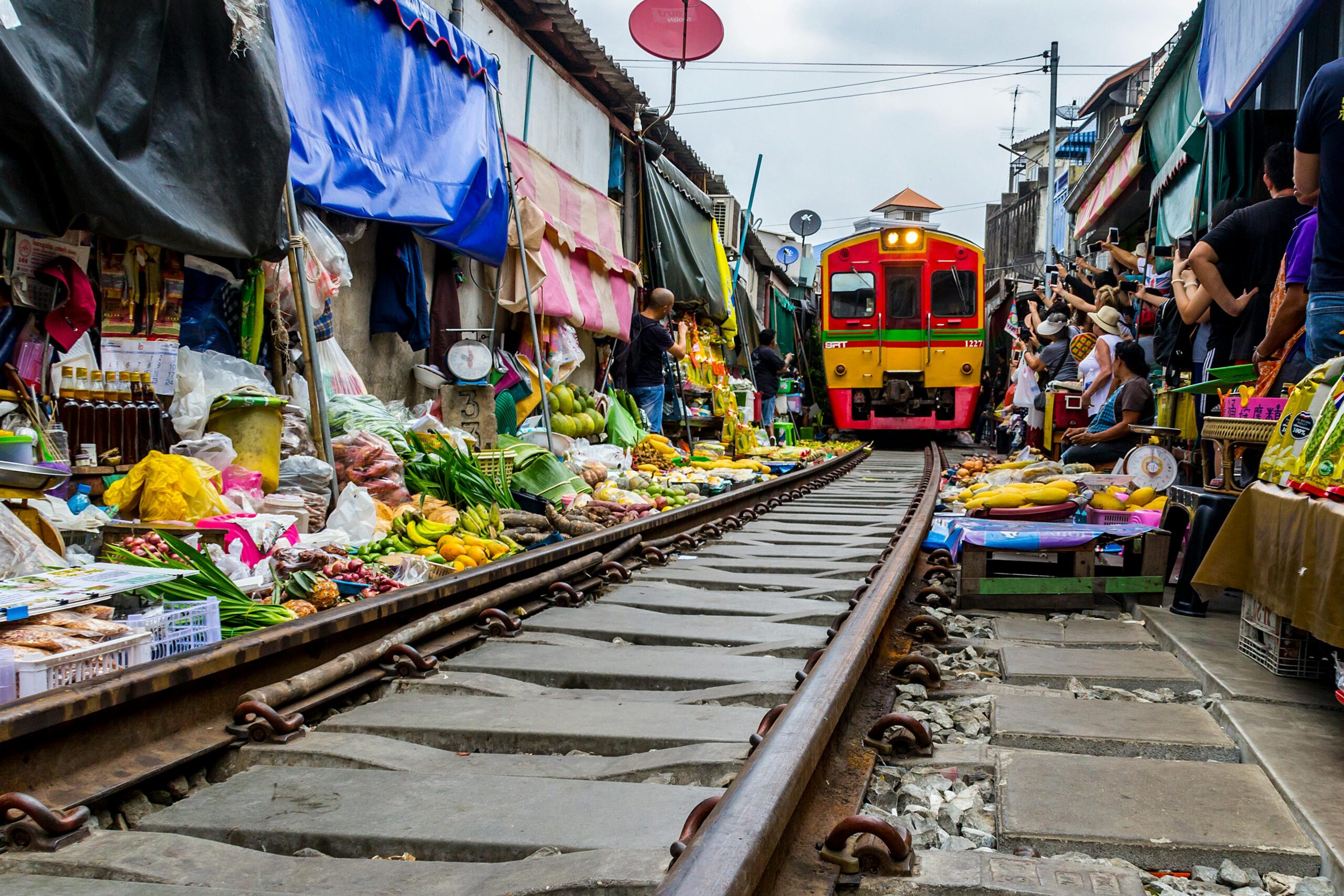 Mercado del tren en Tailandia